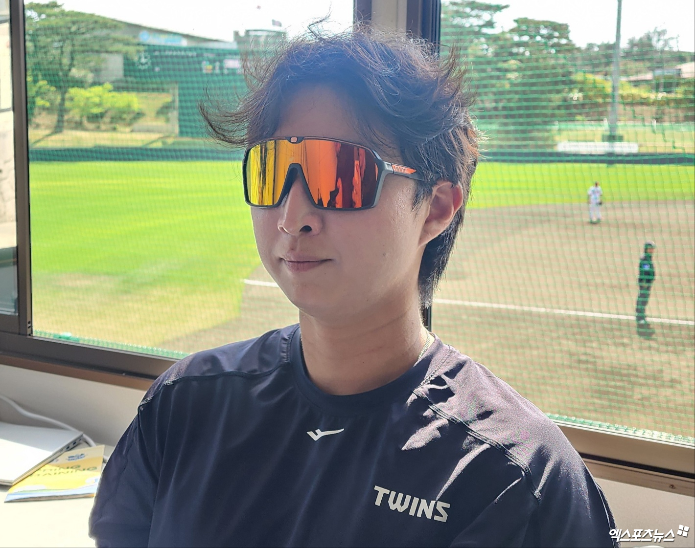 ​​LG 투수 최채흥은 2일 기노자구장에서 열린 KT와 연습경기에서 구원 등판했다. 1이닝 무실점 삼자범퇴로 산뜻한 출발을 알렸다. 개막 전까지 직구 구위를 끌어올리려 한다. 오키나와, 박정현 기자