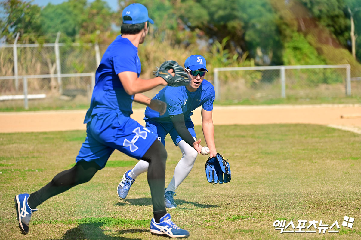 삼성 투수 원태인(오른쪽)은 3일 아카마구장에서 열린 팀 훈련에 참가했다. 1년 앞으로 다가올 국제대회 승선과 리그 최고 에이스로 자존심을 지키기 위해 2025시즌 만반의 준비를 하고 있다. 엑스포츠뉴스 DB