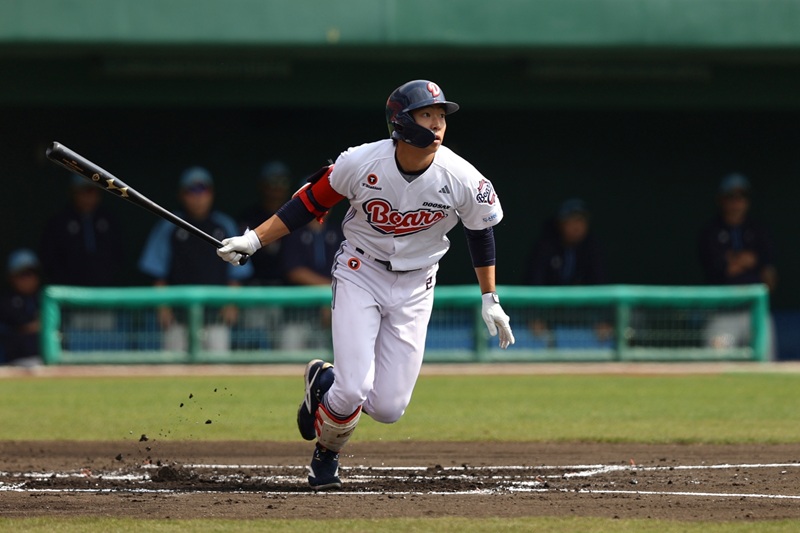 두산 베어스 외야수 김민석이 2025 스프링캠프 야수조 MVP에 선정됐다. 사진 두산 베어스