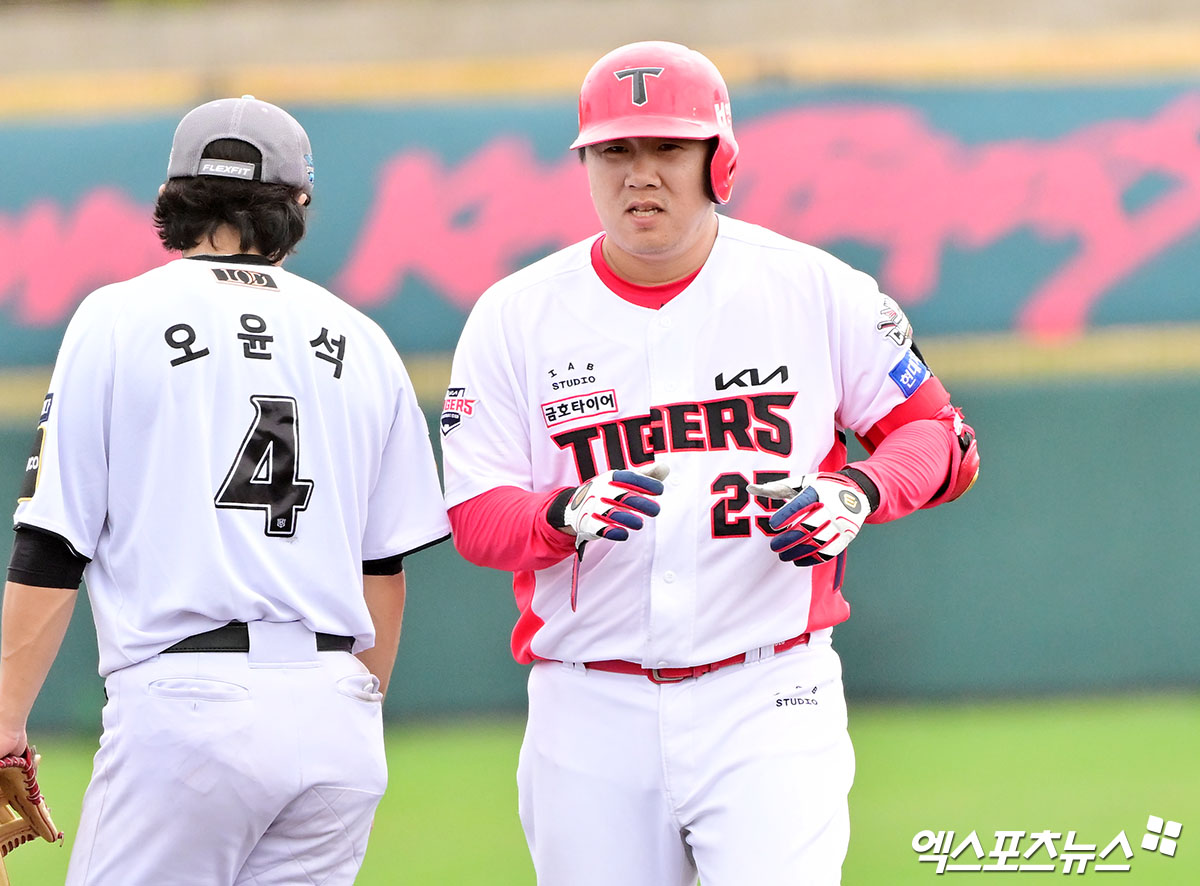 KIA 타이거즈 이우성이 3일 일본 오키나와 킨 구장에서 열린 KT 위즈와의 스프링캠프 연습경기에 임하고 있다. 일본 오키나와, 김한준 기자