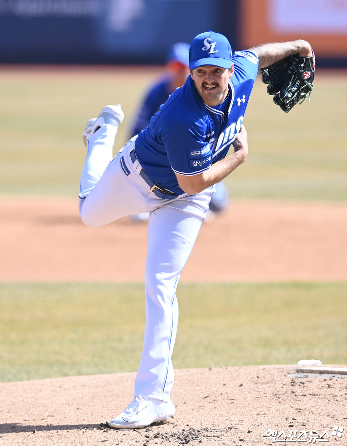 23일 오후 수원케이티위즈파크에서 열린 '2024 신한 SOL Bank KBO리그' 삼성 라이온즈와 KT 위즈의 개막전 경기, 1회말 삼성 선발투수 코너가 역투하고 있다. 엑스포츠뉴스 DB