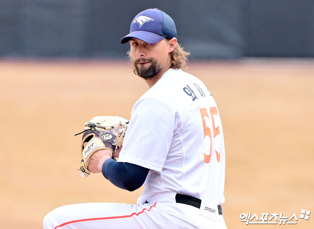 6일 오후 대전 한화생명 볼파크에서 열린 한화 청백전 경기, 한화 와이스가 공을 힘차게 던지고 있다. 대전, 김한준 기자