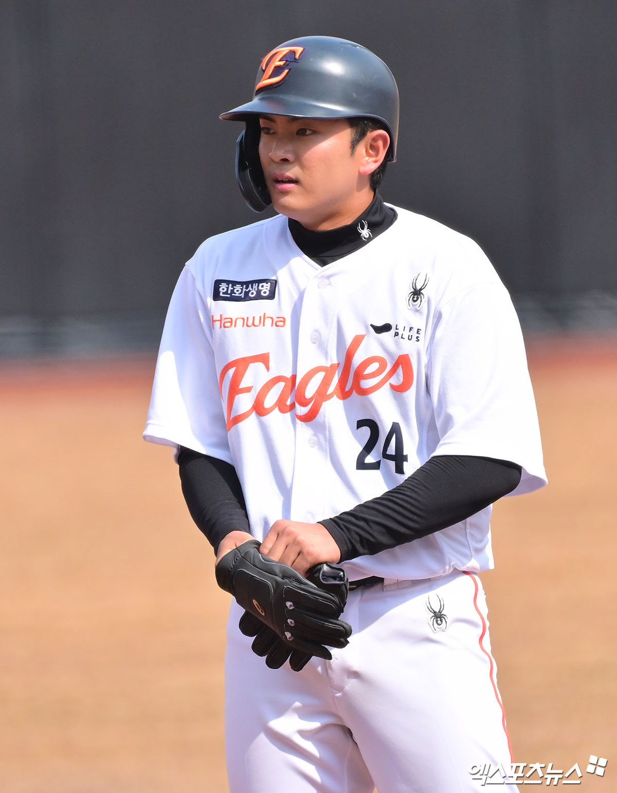 6일 오후 대전 한화생명 볼파크에서 열린 한화 청백전 경기, 한화 임종찬이 안타를 날린 후 타임을 요청하고 있다. 엑스포츠뉴스DB