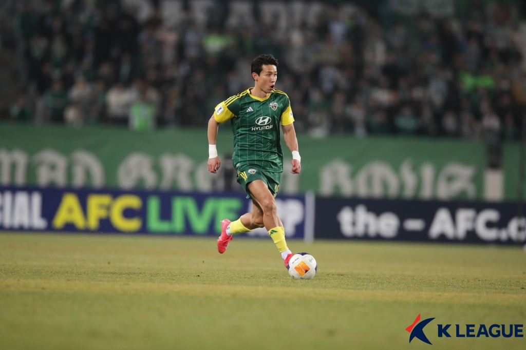 전북이 6일 용인미르스타디움에서 열린 시드니FC(호주)와의 2024-2025시즌 아시아축구연맹(AFC) 챔피언스리그2(ACLT) 8강 1차전에서 0-2 완패했다. 한국프로축구연맹