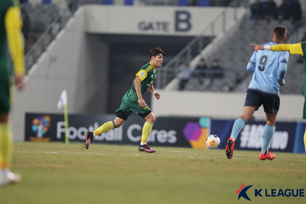 전북이 6일 용인미르스타디움에서 열린 시드니FC(호주)와의 2024-2025시즌 아시아축구연맹(AFC) 챔피언스리그2(ACLT) 8강 1차전에서 0-2 완패했다. 한국프로축구연맹