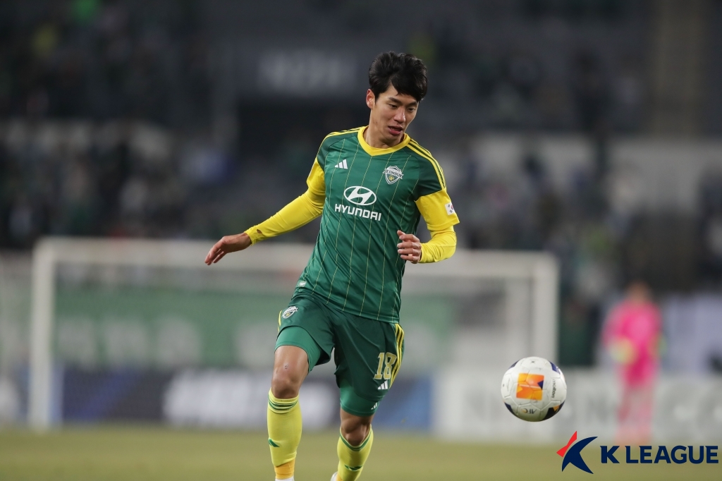 전북이 6일 용인미르스타디움에서 열린 시드니FC(호주)와의 2024-2025시즌 아시아축구연맹(AFC) 챔피언스리그2(ACLT) 8강 1차전에서 0-2 완패했다. 한국프로축구연맹