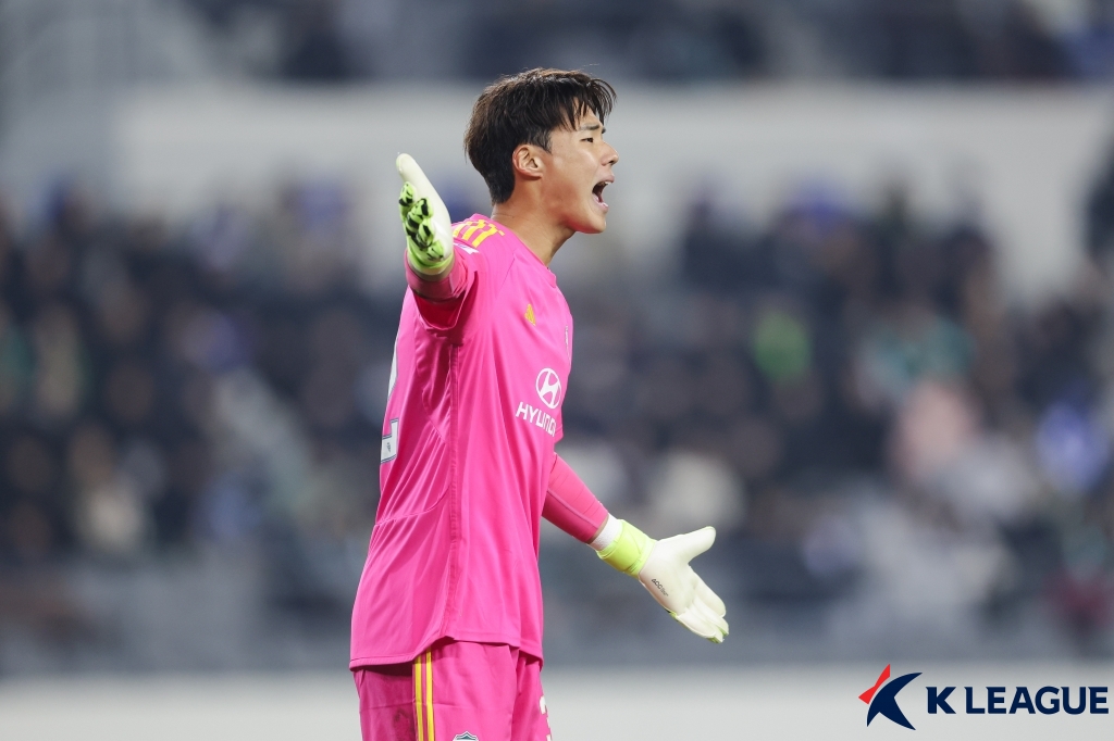 전북이 6일 용인미르스타디움에서 열린 시드니FC(호주)와의 2024-2025시즌 아시아축구연맹(AFC) 챔피언스리그2(ACLT) 8강 1차전에서 0-2 완패했다. 한국프로축구연맹