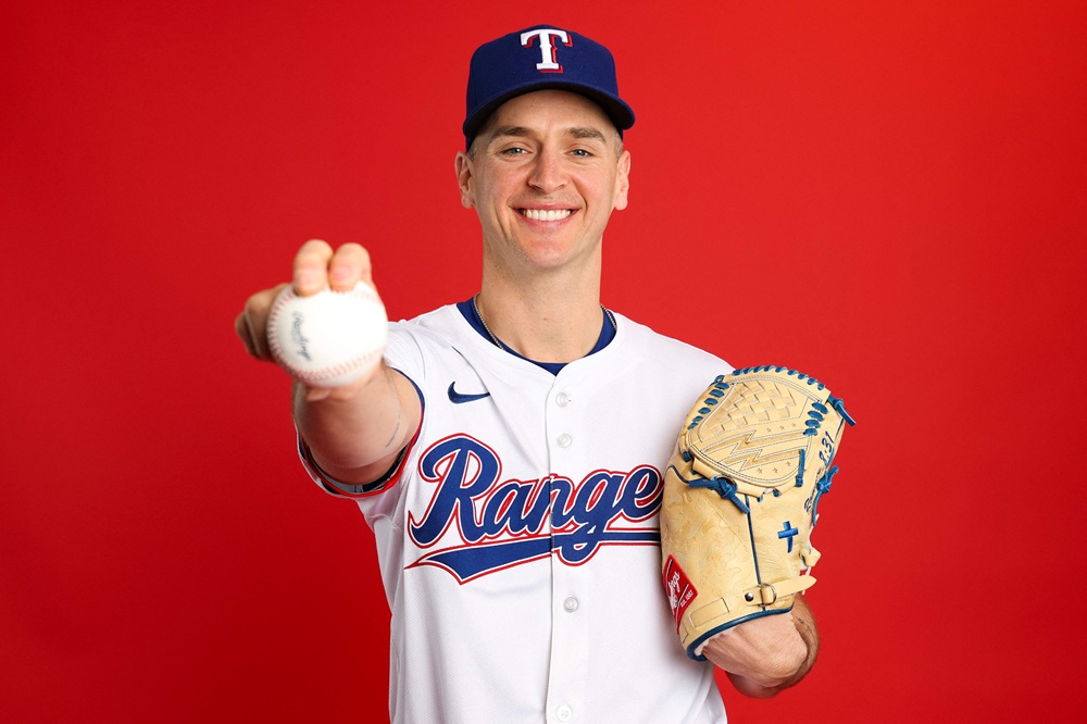 2020~2023 시즌 KBO리그 삼성 라이온즈의 에이스로 활약했던 투수 데이비드 뷰캐넌이 텍사스 레인저스 소속으로 7일(한국시간) 미국 메이저리그 시범경기 LA 다저스전에 선발등판, 오타니 쇼헤이에게 2루타를 허용하는 등 1이닝 1실점을 기록했다. 사진 연합뉴스