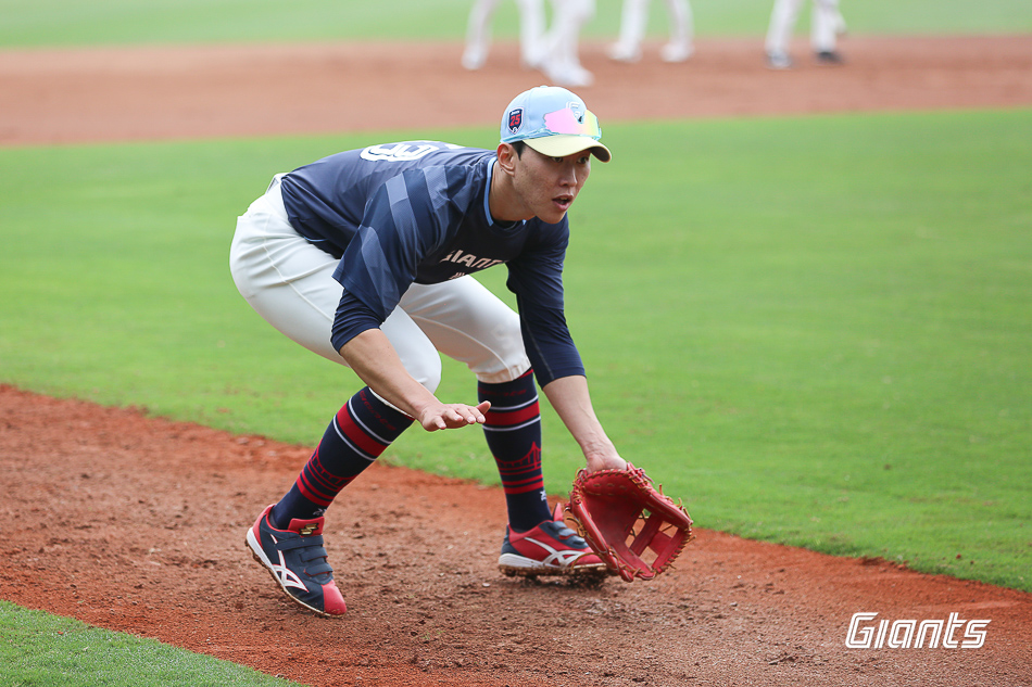 2024 시즌 롯데 자이언츠 주전 유격수로 활약한 베테랑 내야수 박승욱. 사진 롯데 자이언츠
