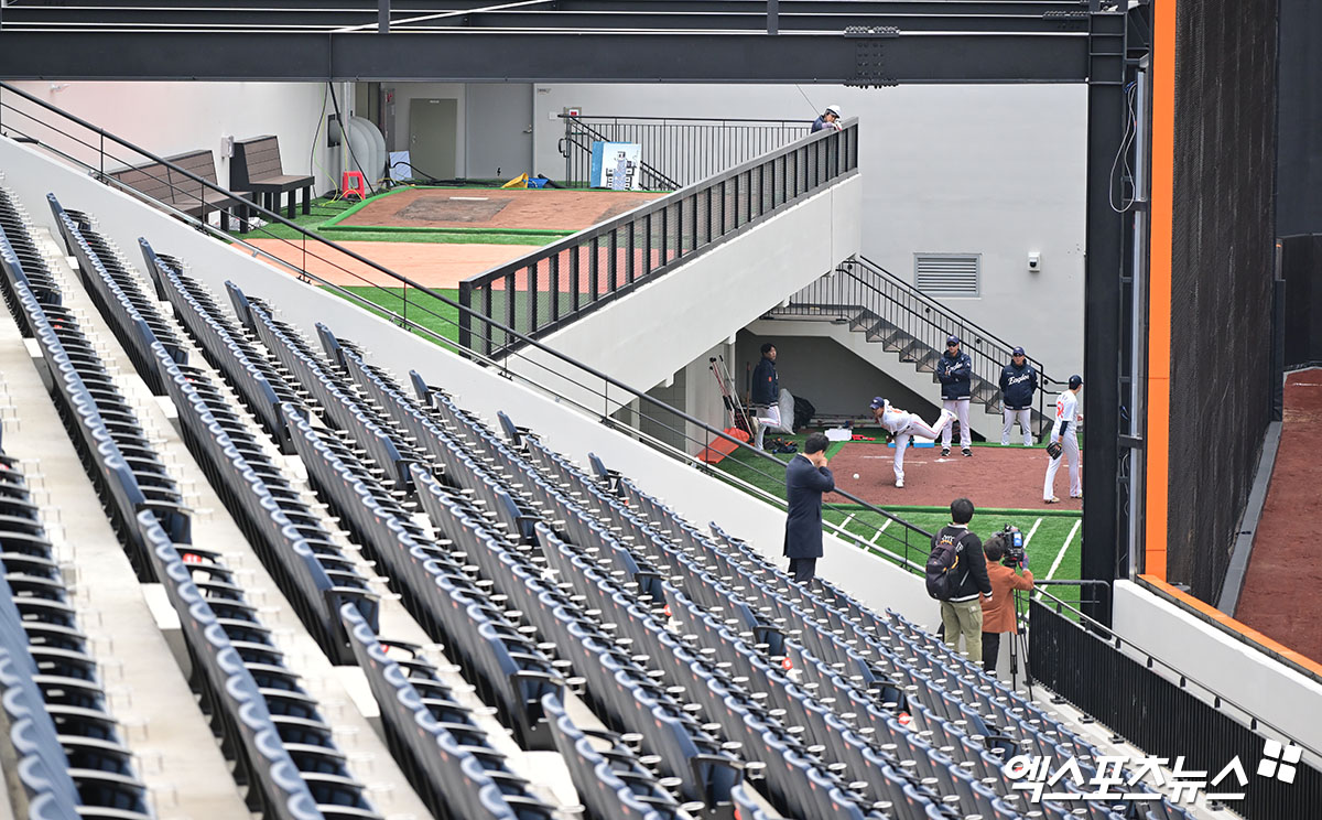 6일 오후 대전 한화생명 볼파크에서 열린 한화 청백전 경기, 몬스터월 뒤로 보이는 복층 불펜의 모습. 대전, 김한준 기자