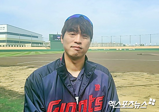 롯데 자이언츠 투수 구승민이 미야자키 스프링캠프에서 인터뷰에 응하고 있다. 미야자키, 김근한 기자