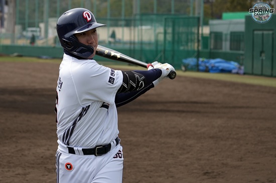 두산 베어스 외야수 추재현이 흉골 타박상 판정을 받아 재활조로 이동한다. 두산 베어스