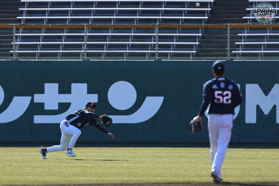 두산 베어스 외야수 추재현이 흉골 타박상 판정을 받아 재활조로 이동한다. 두산 베어스