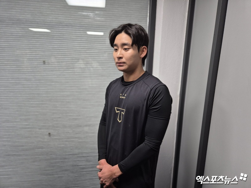 홍종표는 8일 부산 사직야구장에서 열리는 2025 KBO 시범경기 개막전 롯데 자이언츠와의 경기에 앞서 훈련을 마친 뒤 '우선 지난해 정규시즌 말미에 개인 사생활 문제를 일으켜 정중하게 사과의 말을 전하고 싶었다. KIA 팬들께서 걱정하시는 광주 지역 비하 발언은 하지 않았다'고 말했다. KIA 구단은 홍종표의 사생활 논란이 불거진 직후 그를 1군 엔트리에서 제외했다. 자체 징계위원회를 열고 제재금 부과, 공식 훈련 참가 정지, 한국시리즈 엔트리 제외, 마무리 캠프 제외 등 철퇴를 내렸다. 부산, 김지수 기자