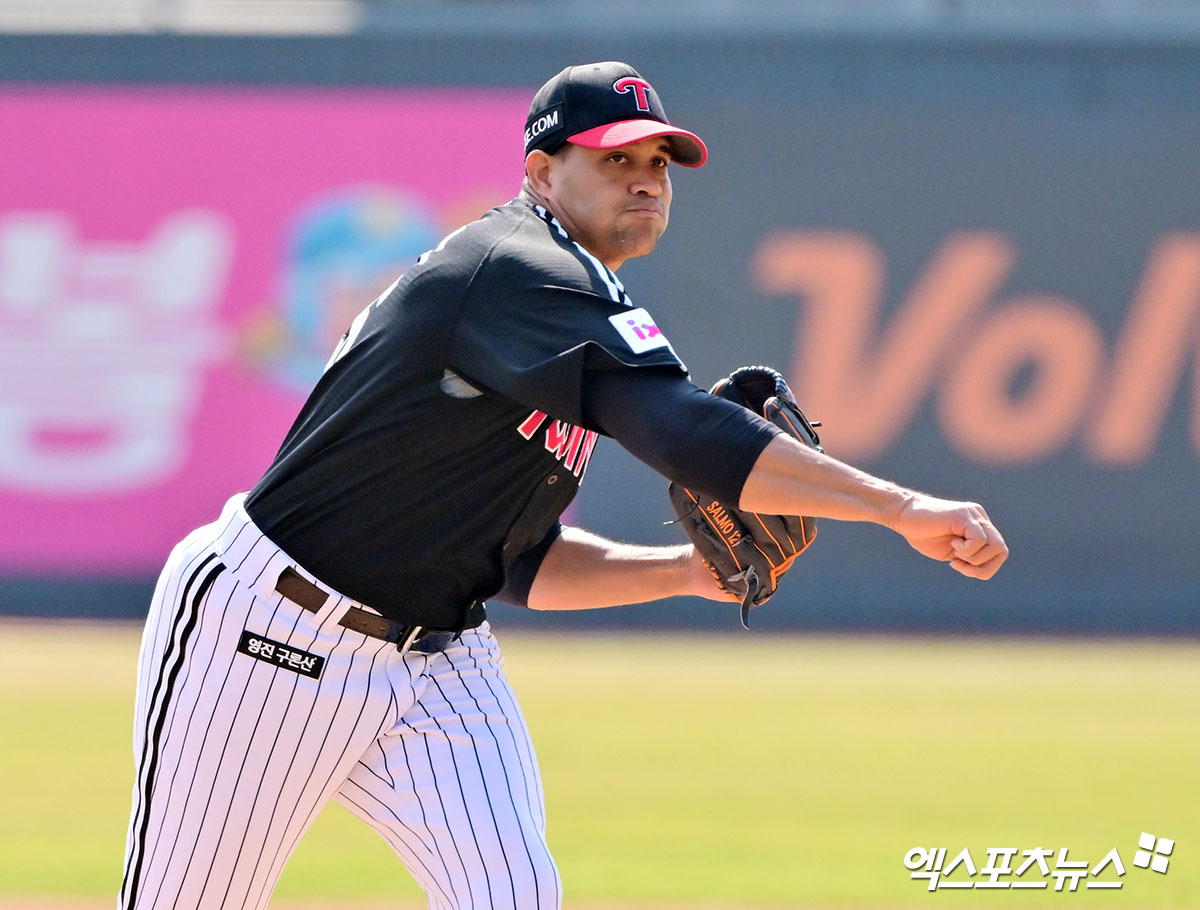 LG 트윈스 요니 치리노스가 8일 수원 KT위즈파크에서 열린 KT 위즈와의 시범경기에 선발 등판해 투구하고 있다. 수원, 김한준 기자