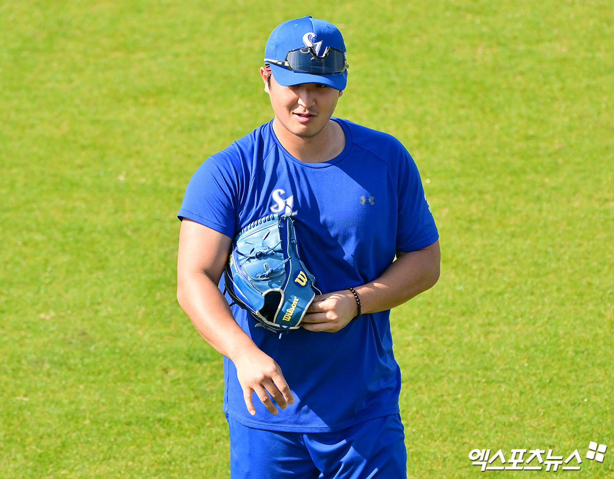 1일 오후 일본 오키나와 온나손 구장에서 열리는 LG 트윈스와 삼성 라이온즈의 연습경기, 삼성 최원태가 훈련에 임하고 있다. 엑스포츠뉴스 DB