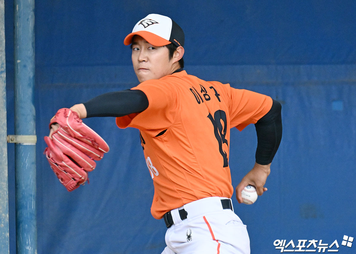 한화 이글스 투수 문동주가 4월 중순 전 1군 선발 로테이션으로 돌아올 전망이다. 그 사이 베테랑 우완 이상규가 빈자리를 채우고자 한다. 엑스포츠뉴스 DB