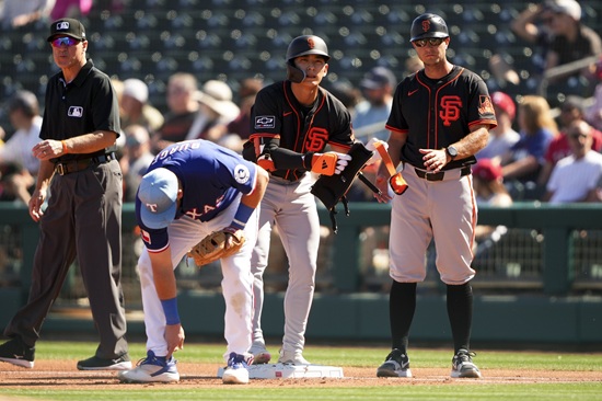 이정후는 9일 미국 애리조나주 스코츠데일 스타디움에서 열린 2025 메이저리그 시범경기 캔자스시티 로열스와 경기에 3번 타자 중견수로 선발 출전해 2타수 무안타 1볼넷 1타점을 기록했다. AP 연합뉴스