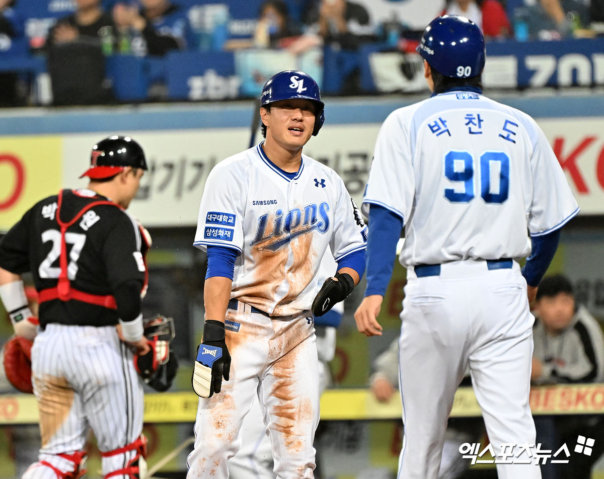 15일 오후 대구삼성라이온즈파크에서 열린 '2024 신한 SOL Bank KBO 포스트시즌' LG 트윈스와 삼성 라이온즈의 플레이오프 2차전 경기, 3회말 2사 1루 삼성 이성규가 디아즈의 우전안타때 LG 홍창기의 송구 실책을 틈타 득점에 성공하고 있다. 엑스포츠뉴스 DB