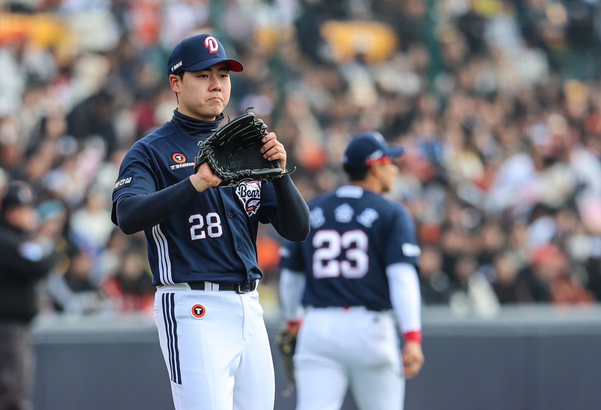 두산 최승용은 8일 청주야구장에서 열린 2025 KBO리그 한화 이글스와의 시범경기 개막전에 선발투수로 등판해 4이닝 1실점으로 쾌투했다. 두산 베어스 