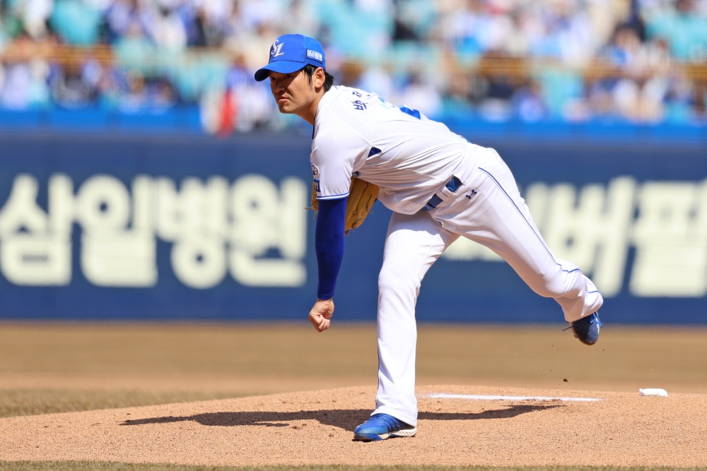 9일 오후 대구삼성라이온즈파크에서 열린 2025 신한 SOL Bank KBO리그 시범경기 SSG 랜더스와 삼성 라이온즈의 경기, 삼성 선발투수 백정현이 공을 힘차게 던지고 있다. 삼성 라이온즈