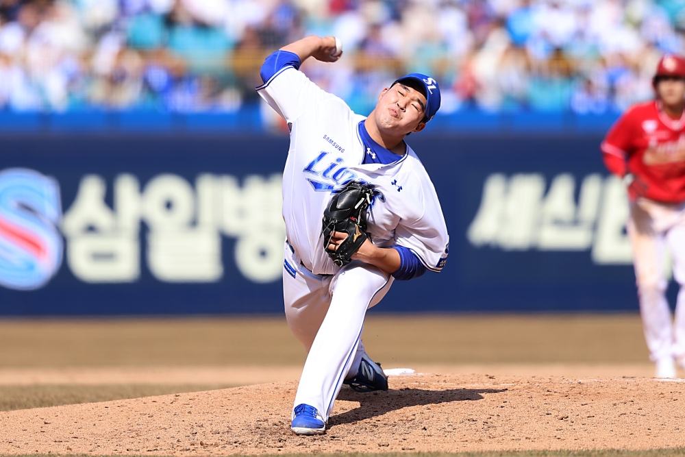 9일 오후 대구삼성라이온즈파크에서 열린 2025 신한 SOL Bank KBO리그 시범경기 SSG 랜더스와 삼성 라이온즈의 경기, 삼성 두 번째 투수 김대호가 공을 힘차게 던지고 있다. 삼성 라이온즈