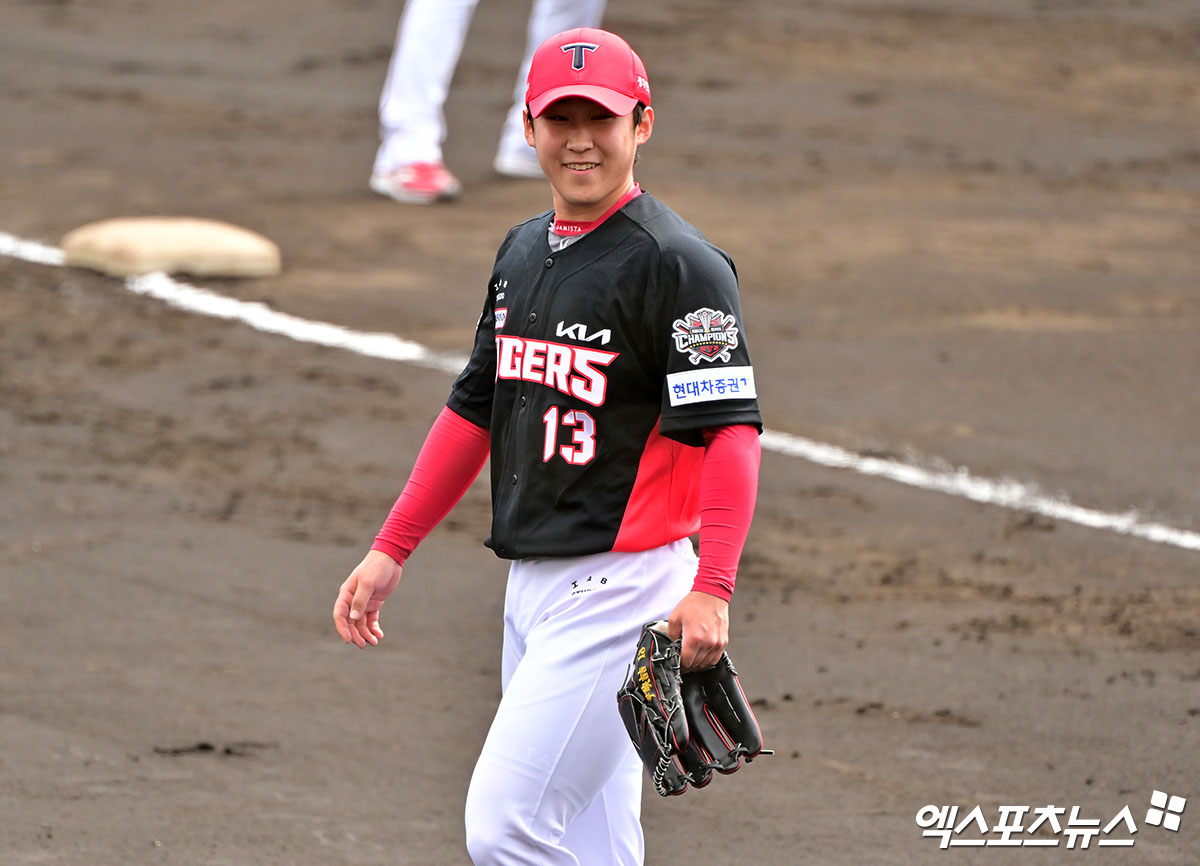 KIA 타이거즈 좌완 영건 윤영철이 9일 부산 사직야구장에서 열린 2025 신한 SOL Bank KBO 시범경기 2차전에서 롯데 자이언츠를 상대로 3이닝 무실점 호투를 펼치고 좋은 컨디션을 과시했다. 사진 엑스포츠뉴스 DB