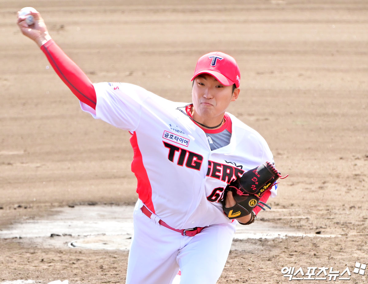 2025 시즌 KIA 타이거즈 개막 5선발 자리를 놓고 경쟁을 펼쳤던 KIA 타이거즈 투수 김도현. 사진 엑스포츠뉴스 DB
