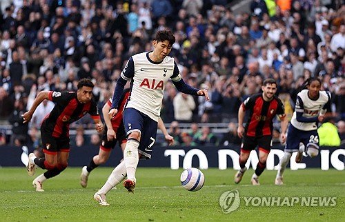 안지 포스테코글루 감독이 이끄는 토트넘이 9일(한국시간) 영국 런던에 있는 토트넘 홋스퍼 스타디움에서 열린 본머스와의 2024-2025시즌 프리미어리그 28라운드 홈 경기에서 손흥민의 페널티킥 득점이 터지며 2-2 무승부를 거뒀다. 연합뉴스