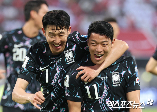홍명보 대한민국 축구대표팀 감독은 10일 서울 종로구 축구회관에서 3월 A매치에 열리는 2026 국제축구연맹(FIFA) 북중미 월드컵(캐나다-미국-멕시코 공동개최) 아시아지역 3차 예선 B조 7~8차전에 나설 28명의 대표팀 명단을 발표했다. 대표팀은 오는 20일 오후 8시 고양종합운동장에서 오만과 7차전을 치른 뒤, 25일 같은 시각 수원월드컵경기장에서 요르단과 8차전을 치른다. 이번 명단엔 손흥민과 황희찬, 이강인, 김민재 등 주축 선수들이 모두 승선했다. 아울러 양민혁, 엄지성, 배준호, 양현준 등 영건들도 모두 들어와 신구 조화를 이뤘다. 엑스포츠뉴스DB