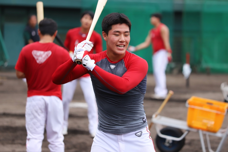 이숭용 감독이 이끄는 SSG는 10일 인천SSG랜더스필드에서 2025 KBO리그 한화 이글스와의 시범경기를 치른다. 한화전을 앞두고 SSG는 투수 최민준과 김현재, 내야수 최준우, 포수 신범수, 김규민을 콜업하고 신인 포수 이율예를 퓨처스팀으로 보냈다. SSG 랜더스