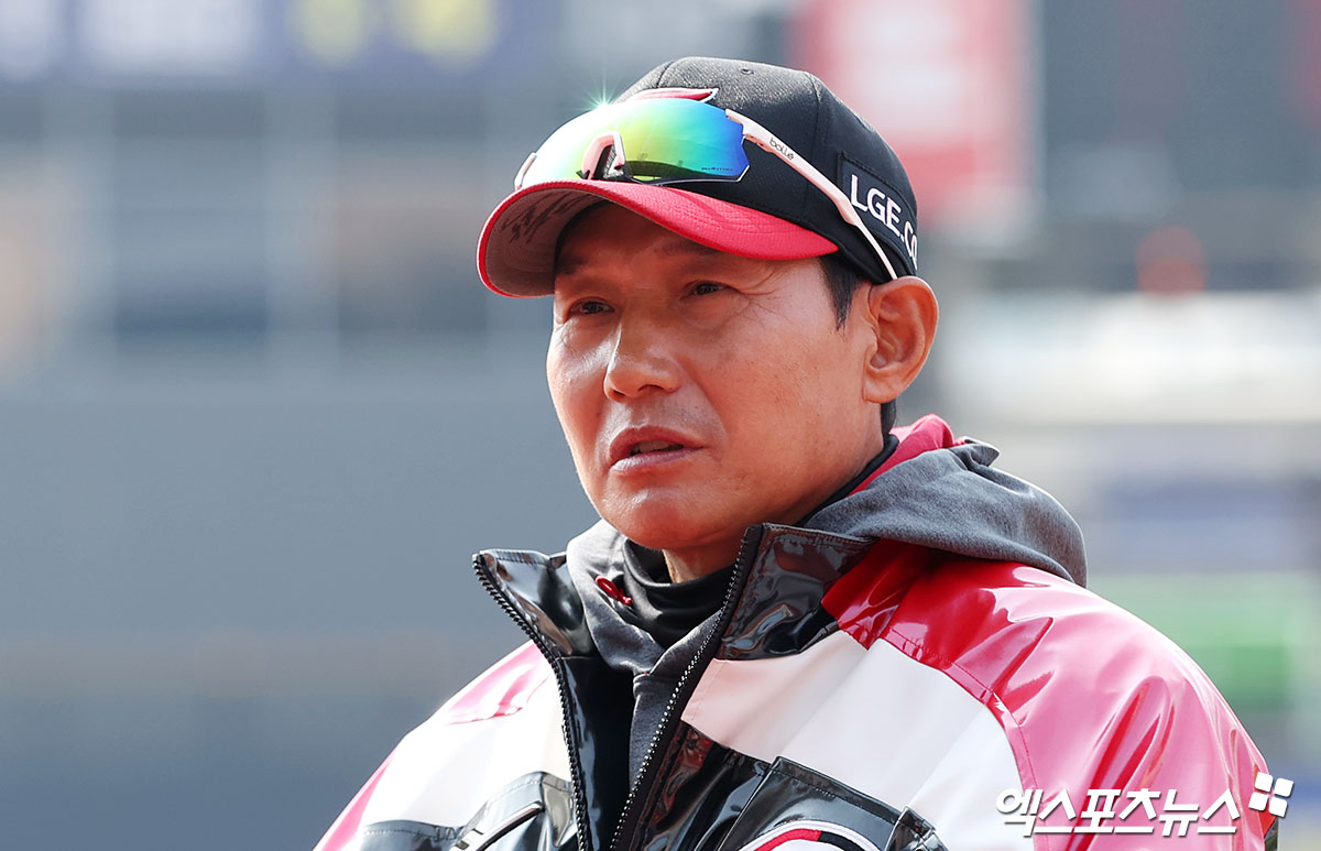 염경엽 LG 감독은 10일 사직구장에서 열릴 '2025 신한 SOL Bank KBO 시범경기' 롯데와 시범경기를 앞두고 취재진을 만나 구원 투수들 난조에 관해 얘기했다. 엑스포츠뉴스 DB