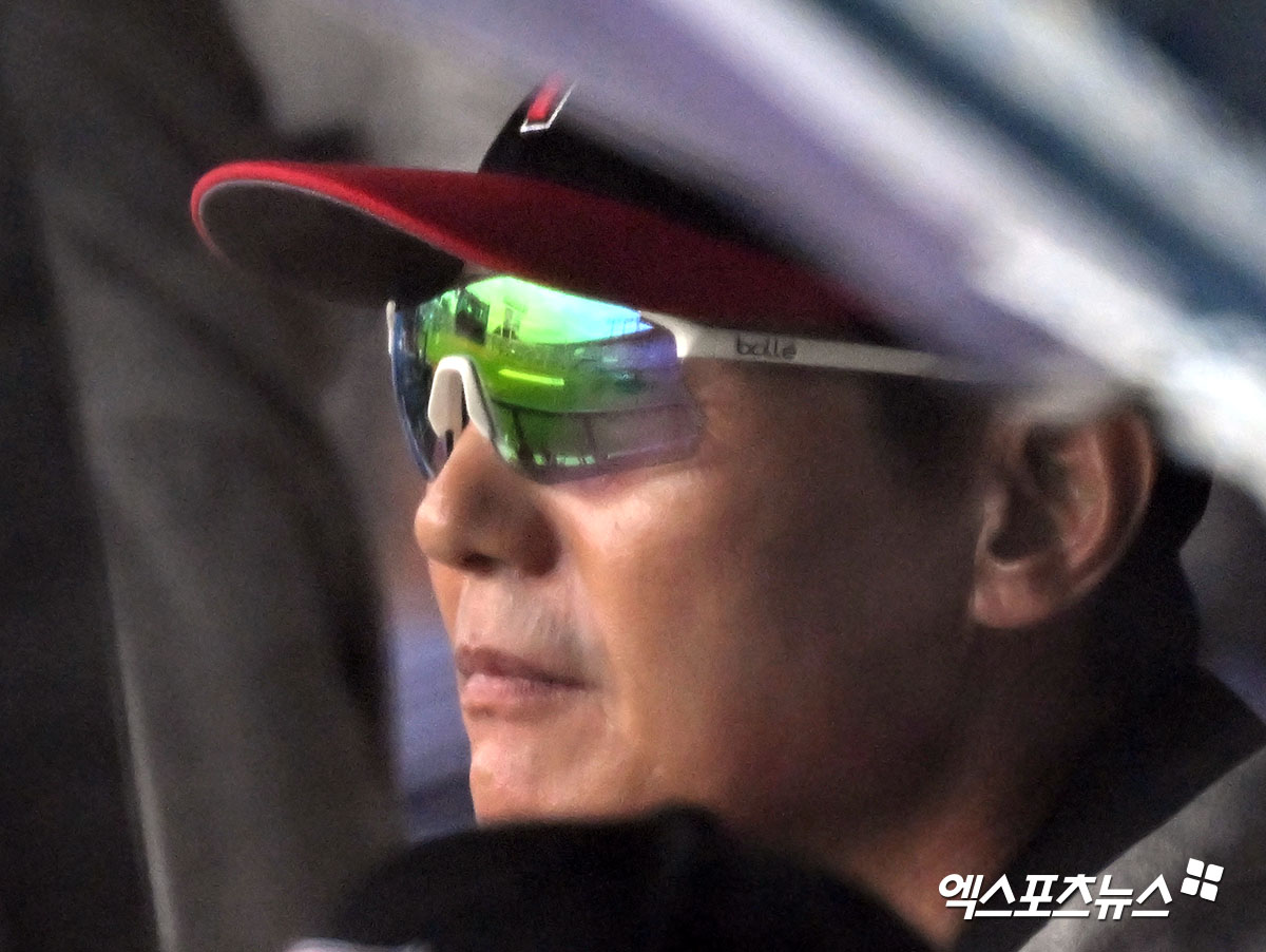 염경엽 LG 감독은 10일 사직구장에서 열릴 '2025 신한 SOL Bank KBO 시범경기' 롯데와 시범경기를 앞두고 취재진을 만나 구원 투수들 난조에 관해 얘기했다. 엑스포츠뉴스 DB
