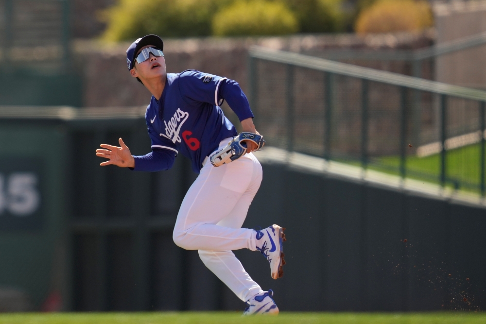 김혜성은 10일(한국시간) 미국 애리조나주 글렌데일 캐멀백랜치에서 열린 2025 미국 프로야구 메이저리그 시범경기에서 오클랜드 애슬레틱스를 상대로 1타수 1안타 2타점 1볼넷을 기록했다.  타율은 0.192(26타수 5안타)가 됐다. AP/연합뉴스