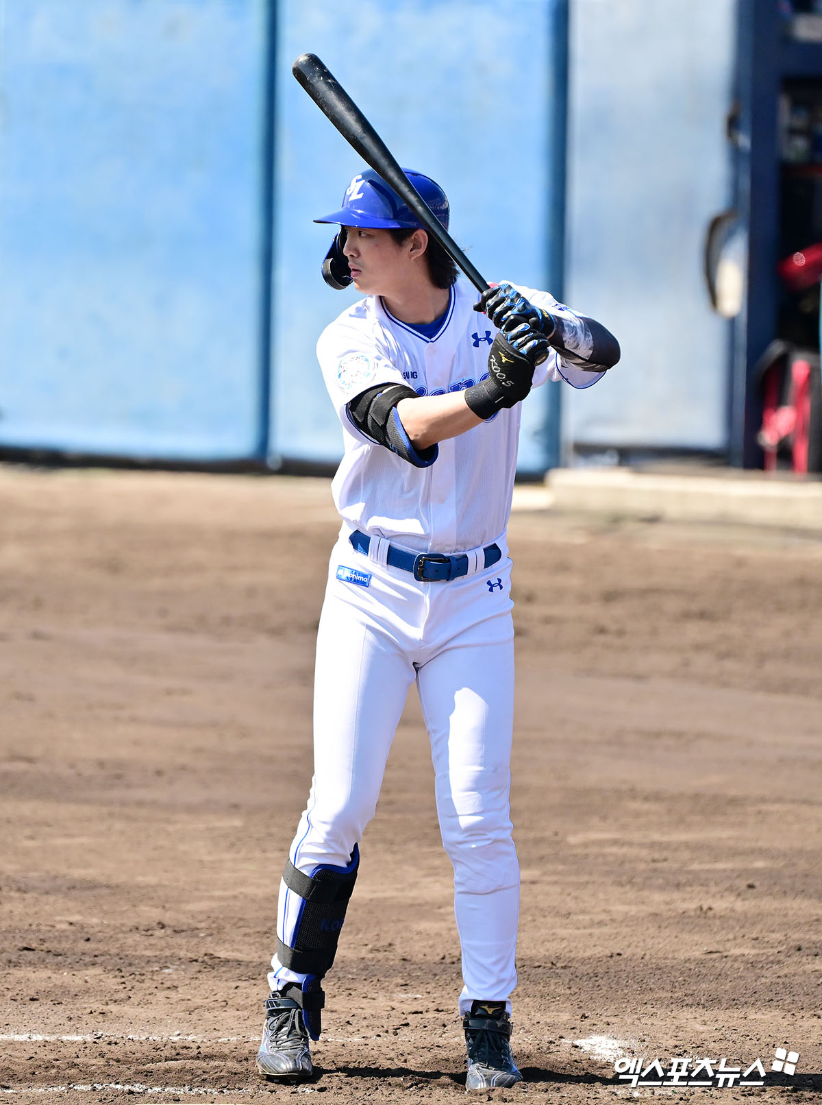 삼성 라이온즈 구자욱이 올해 스프링캠프 연습경기에서 타격하고 있다. 엑스포츠뉴스 DB