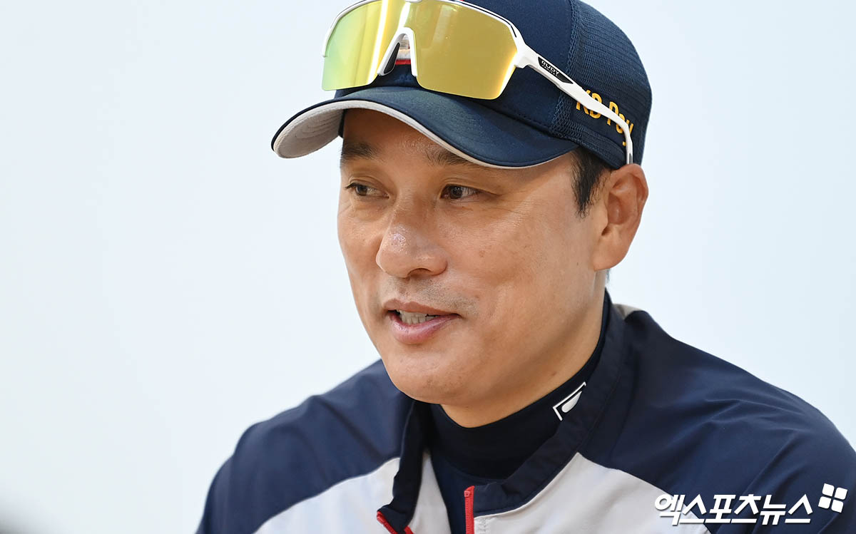 두산 베어스 이승엽 감독이 지난해 경기를 앞두고 인터뷰에 임하고 있다. 엑스포츠뉴스 DB