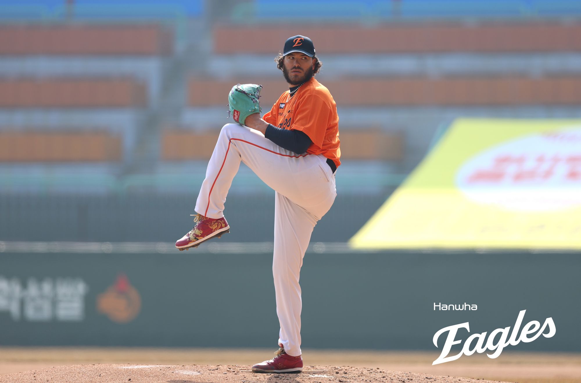 10일 인천SSG랜더스필드에서 열린 2025 KBO리그 한화 이글스와 SSG 랜더스의 경기, 한화 선발투수 코디 폰세가 공을 힘차게 던지고 있다. 한화 이글스