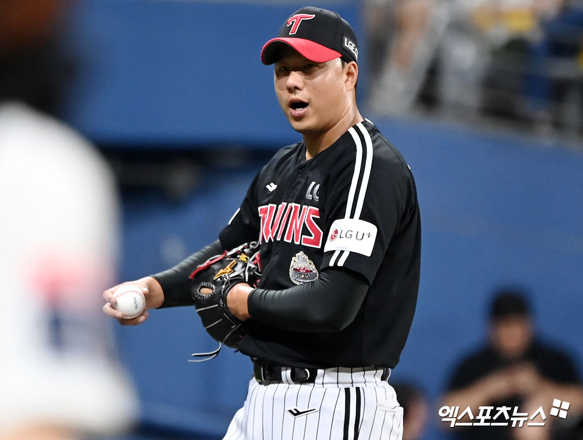 LG 투수 정우영은 지난 8일 수원 KT위즈파크에서 열린 '2025 신한 SOL Bank KBO 시범경기' KT전에서 구원 등판했다. 비시즌 발전해 많은 기대 속 마운드에 올랐으나 아웃카운트 하나를 잡는 동안 볼넷 2개를 내주며 흔들렸다. 엑스포츠뉴스 DB