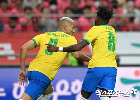 토트넘 팬 매체 '토트넘 홋스퍼 뉴스'는 10일(한국시간) 토트넘이 전력 외 자원으로 추락한 공격수 히샬리송을 이적료의 10분의 1 가격으로 매각하려 한다고 보도했다. 엑스포츠뉴스DB