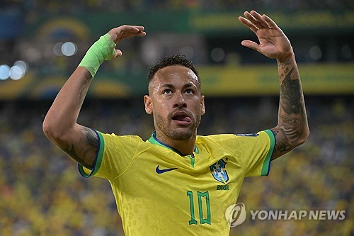 네이마르가 지난 10일(한국시간) 브라질 상파울루에 있는 네오 퀴미카 아레나에서 열린 코링치아스와 산투스의 2024-2025시즌 상파울루주 리그 경기에서 부상으로 결장했다. 네이마르는 벤치 명단에는 들었지만, 다리 부상을 이유로 경기에 출전하지 못했다. 그는 벤치에서 동료들의 경기를 지켜봤지만, 팀이 패배해 빛이 바랬다. 연합뉴스