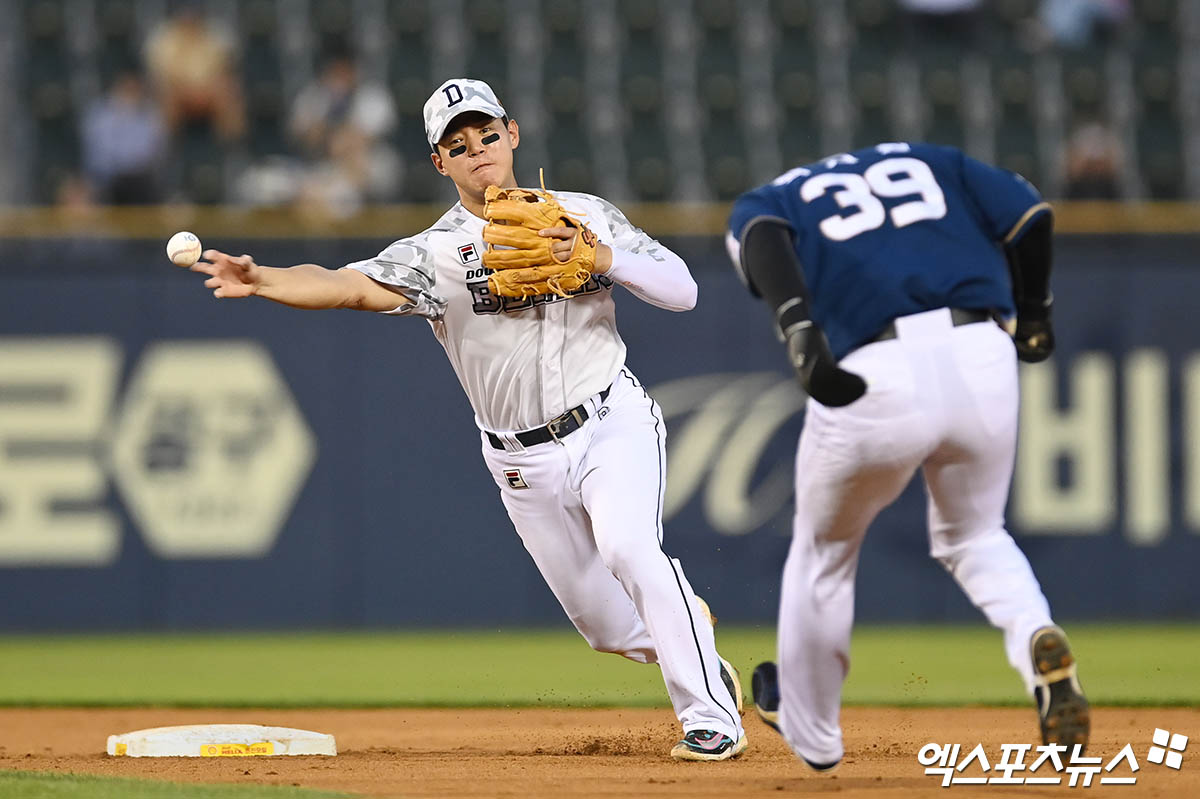 두산 베어스 박준영이 지난해 정규시즌 경기에서 수비하고 있다. 엑스포츠뉴스 DB