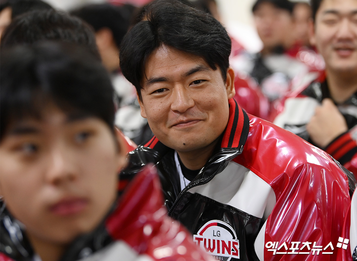 LG 투수 심창민은 11일 사직구장에서 열린 '2025 신한 SOL Bank KBO 시범경기' 롯데전에서 8회말 구원 등판했다. 제구가 흔들리며 볼넷 2개를 허용. 실점의 빌미를 제공해 패전 투수가 됐다. 엑스포츠뉴스 DB