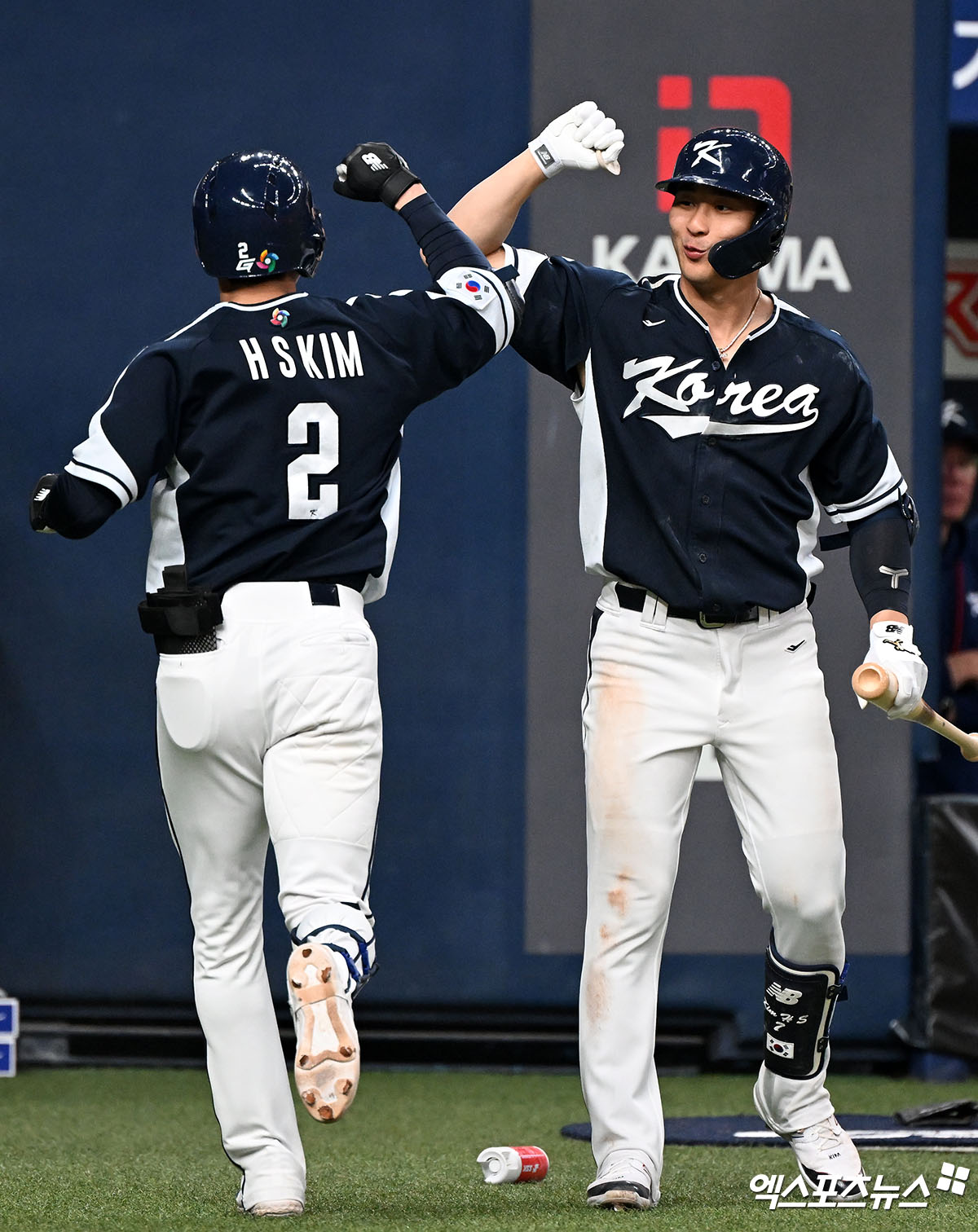 왼쪽부터 한국 야구대표팀에서 세리머니 중인 김혜성과 김하성. 엑스포츠뉴스 DB