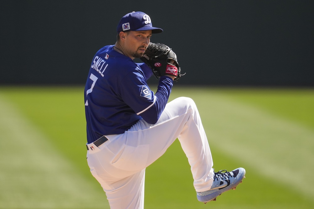 다저스 투수 스넬은 한국인 선수와 많은 인연을 맺었다. 최근에는 메이저리그 도전에 나선 김하성, 이정후, 김혜성 등의 적응에 많은 도움을 주고 있다. 연합뉴스 AP