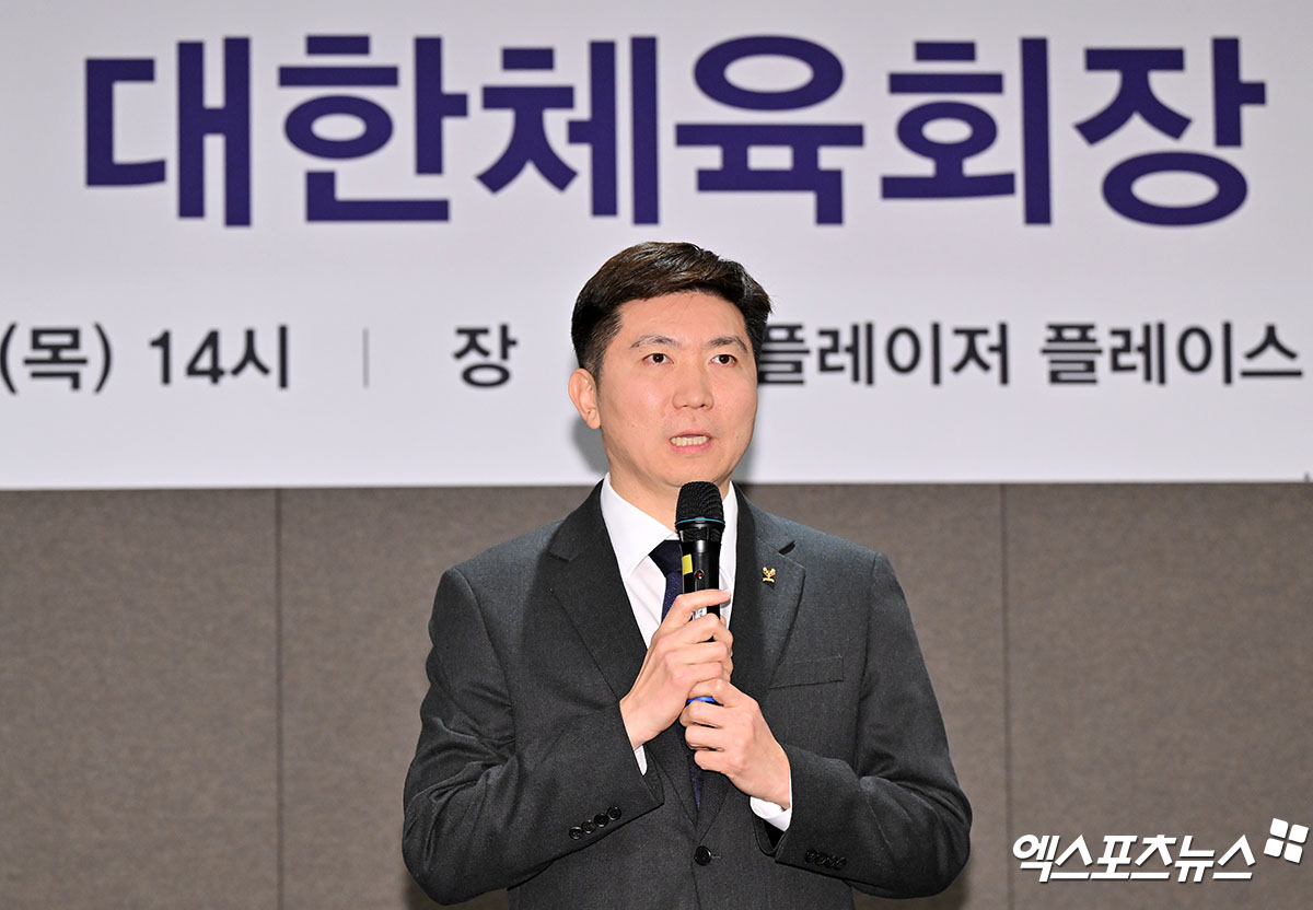 서울 순화동 프레이저 플레이스 센트럴 서울에서 '유승민 제42대 대한체육회장 당선 기자회견'이 진행됐다. 이날 기자회견에 참석한 유승민 대한체육회장 당선인이 인사말을 하고 있다. 엑스포츠뉴스DB