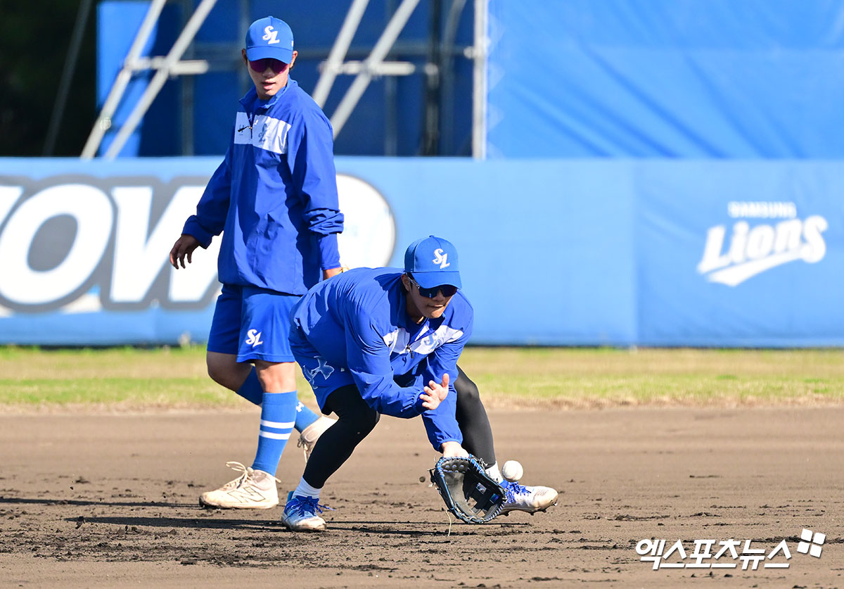 25일 오후 일본 오키나와 온나손 구장에서 열리는 SSG 랜더스와 삼성 라이온즈의 연습경기, 삼성 이재현이 훈련에 임하고 있다. 엑스포츠뉴스 DB