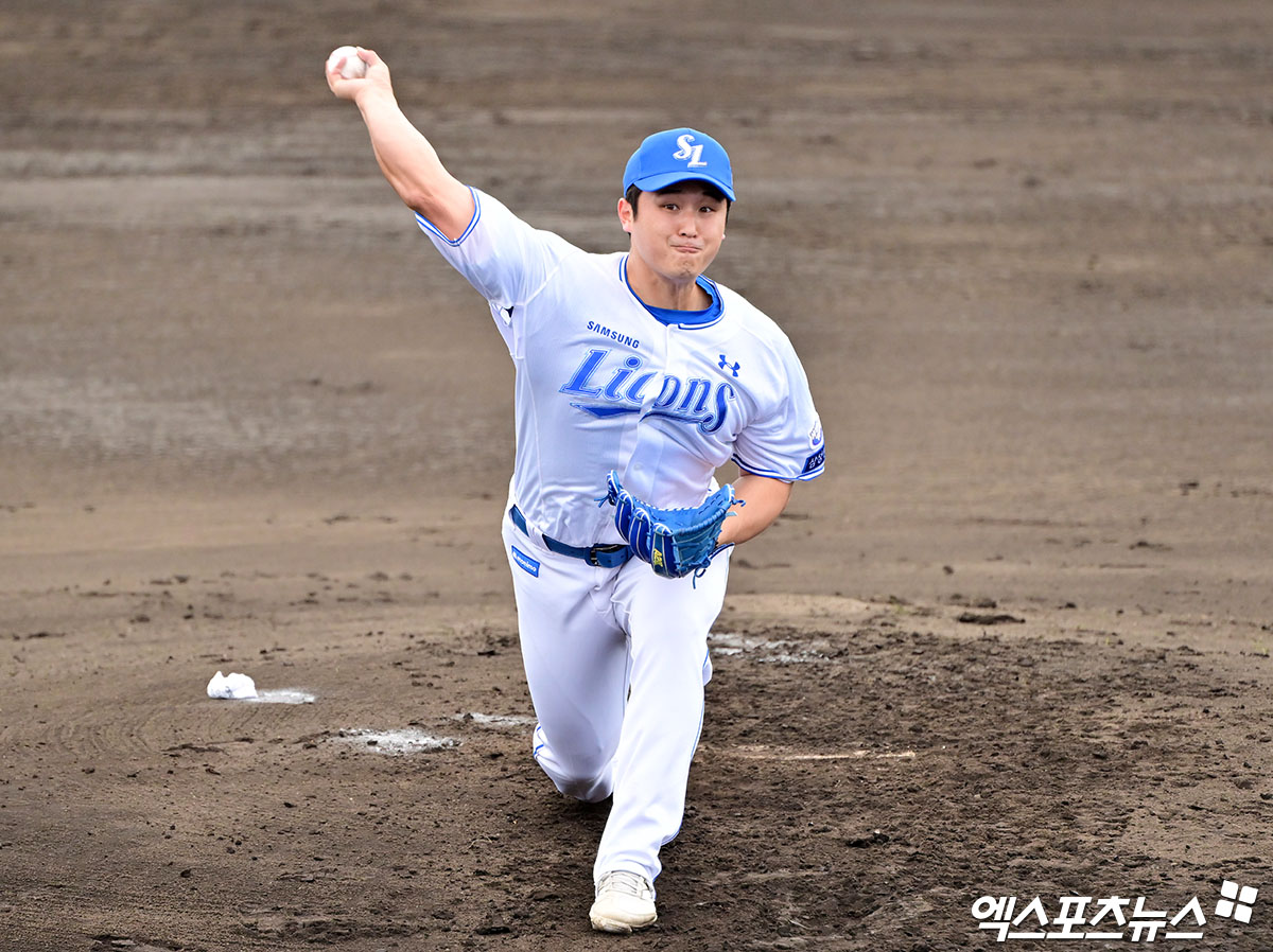 25일 오후 일본 오키나와 온나손 구장에서 열린 SSG 랜더스와 삼성 라이온즈의 연습경기, 3회초 삼성 최원태가 공을 힘차게 던지고 있다. 엑스포츠뉴스 DB