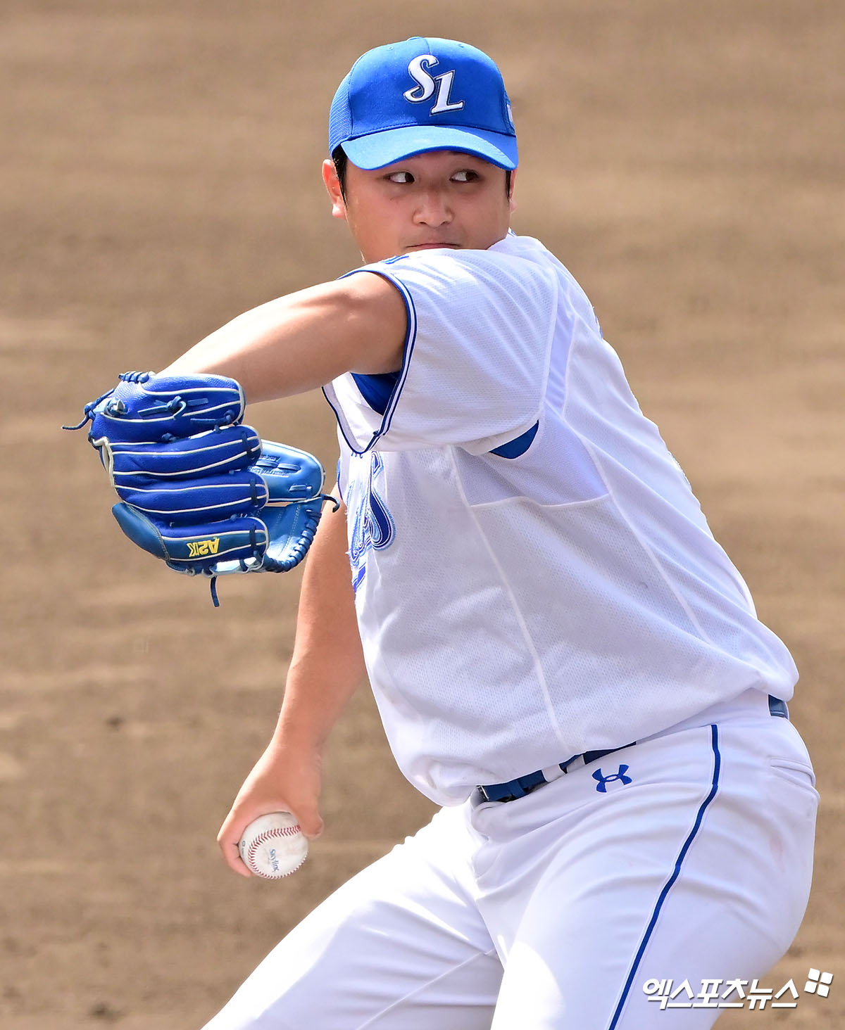 2일 오후 일본 오키나와 온나손 아카마 구장에서 열린 KIA 타이거즈와 삼성 라이온즈의 연습경기, 4회초 삼성 최원태가 공을 힘차게 던지고 있다. 엑스포츠뉴스 DB