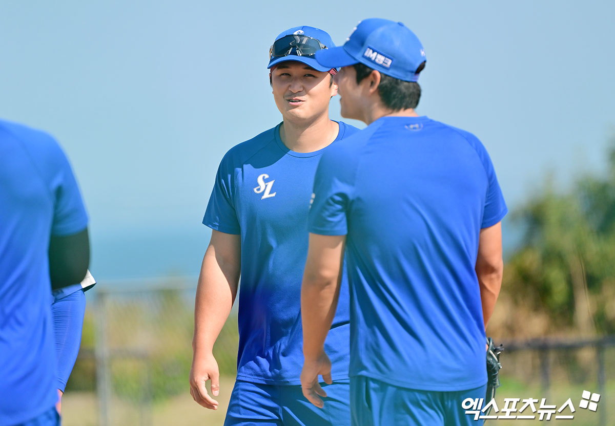 1일 오후 일본 오키나와 온나손 구장에서 열리는 LG 트윈스와 삼성 라이온즈의 연습경기, 삼성 최원태가 훈련에 임하고 있다. 엑스포츠뉴스 DB