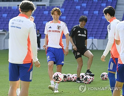 일본축구협회는 13일 공식 홈페이지를 통해 3월 A매치에 나설 일본 축구 대표팀 명단을 발표했다.   일본은 오는 20일 오흐 7시 35분과 25일 같은 시각 모두 일본 사이타마에 있는 사이타마 스타디움에서 바레인과 사우디아라비아와 2026 국제축구연맹(FIFA) 북중미 월드컵(캐나다-미국-멕시코 공동개최) 아시아 지역 3차 예선 C조 7~8차전을 치른다. 연합뉴스